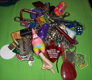 Kraid's keychain collection geocaching travelbug